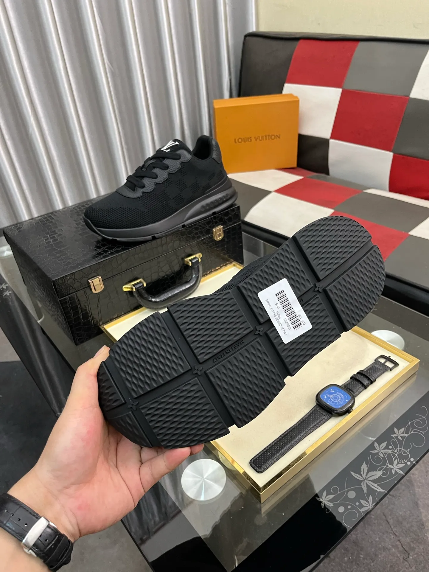 Men's Men's Shoes 💰640⌚️⌚️LV TARINE Louis Vuitton L Family Donkey Brand Casual Sports Shoes Skateboard Shoes Original purchase, development and production This LV Trainer sneaker is made of cow leather to create a complex upper, which requires several hours of ingenious sewing to complete. Inkjet printing renders a unique retro effect, and the classic configuration is from the hands of Virgil Abloh, showing the inspiration of retro basketball shoes. Exquisite packaging at the delivery counter🛍📦 ▪️Fabrics: Original customized first-layer cowhide ▪️Inner lining: Original customized breathable mesh ▪️Outsole: Original molded two-color TPU combination outsole ▪️Size: 38-44